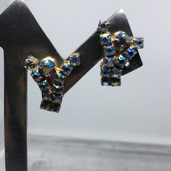 𝅺Vintage blue AB rhinestone statement glam clip on earrings. - Picture 5 of 5